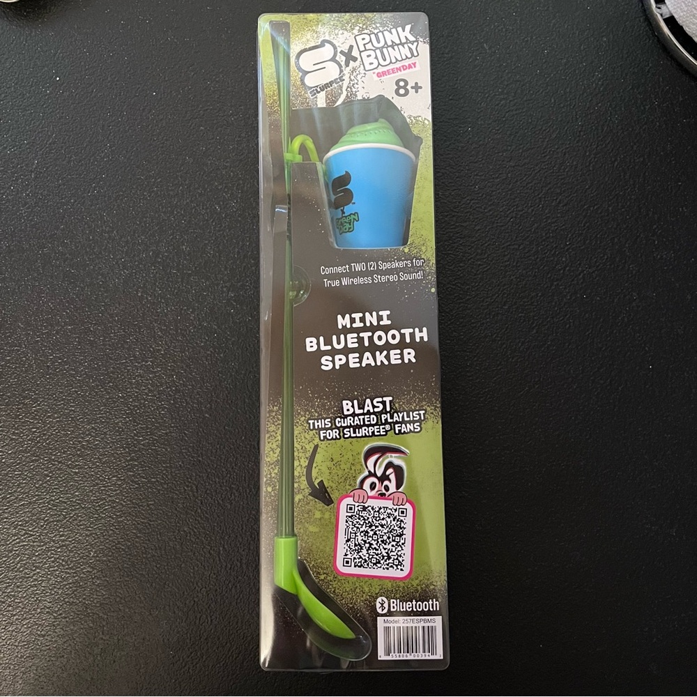 Speaker/straw